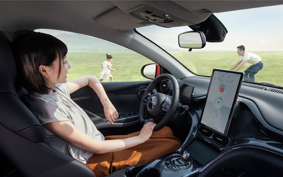 O sedã elétrico compacto BYD e2 tem uma autonomia de 405 quilómetros.