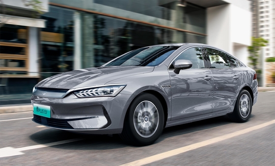 O sedã de família elétrico puro mais vendido da BYD, Qin mais EV, tem uma autonomia de 500KM.