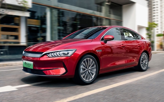 O sedã de família elétrico puro mais vendido da BYD, Qin mais EV, tem uma autonomia de 500KM.