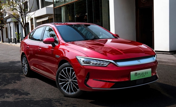O sedã de família elétrico puro mais vendido da BYD, Qin mais EV, tem uma autonomia de 500KM.