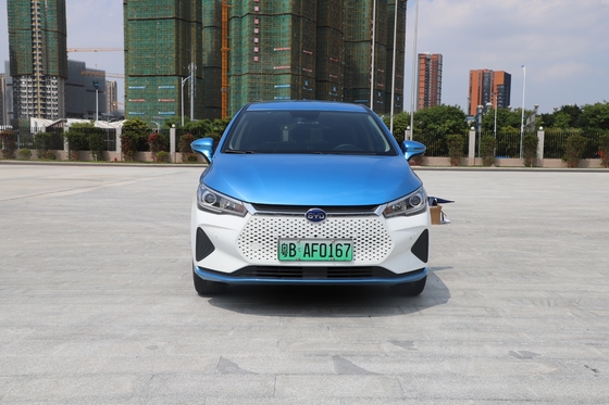 O táxi elétrico mais vendido da BYD, o novo e6, tem uma autonomia de 500KM.