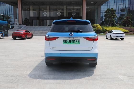 O táxi elétrico mais vendido da BYD, o novo e6, tem uma autonomia de 500KM.