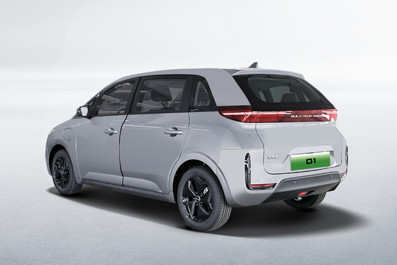 O BYD Pure Electric Taxi D1 tem uma autonomia de 418 km e uma porta deslizante elétrica