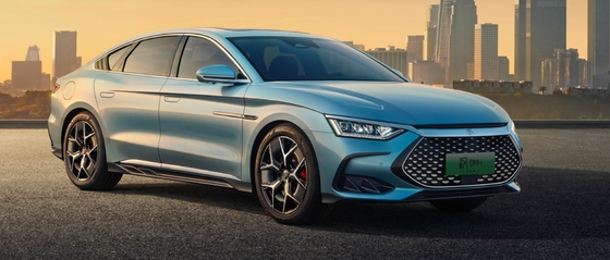 Performance benchmark 2023 híbrido BYD Han DMI-121KM sedã elétrico premium